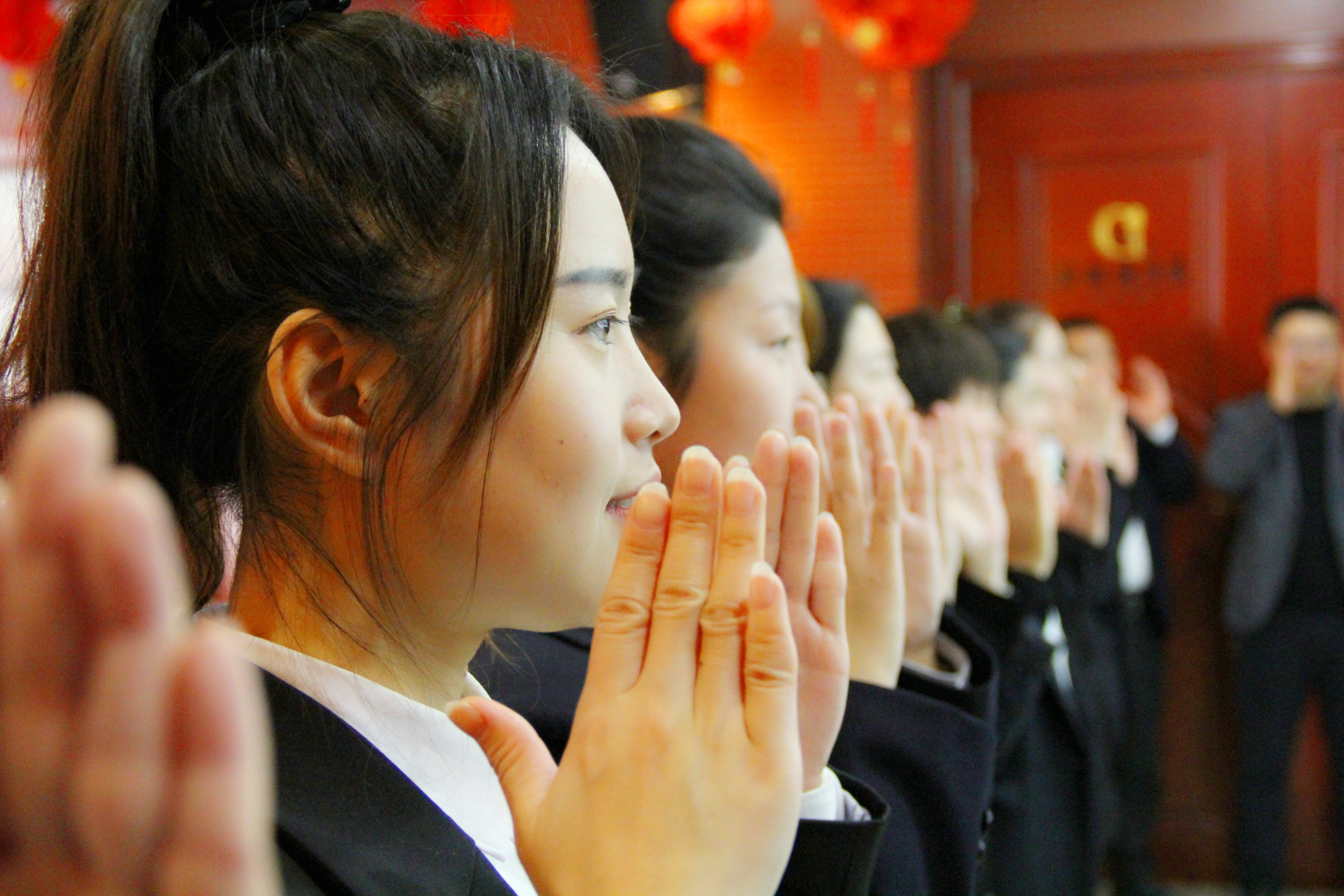全面提升服務(wù)質(zhì)量，樹立良好企業(yè)文化！