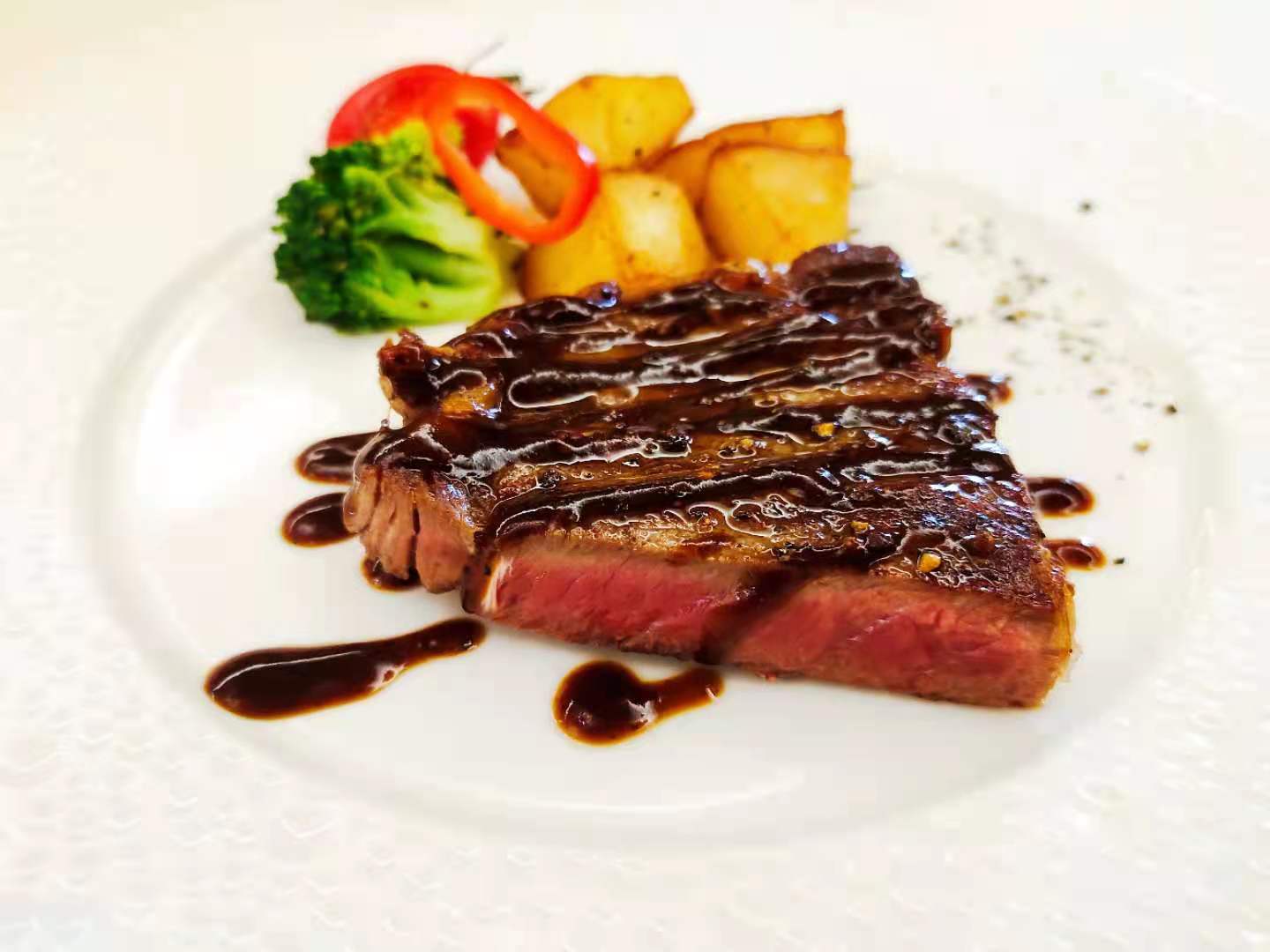原價78元的牛排套餐只賣8.88元，吃起來就是個這？！